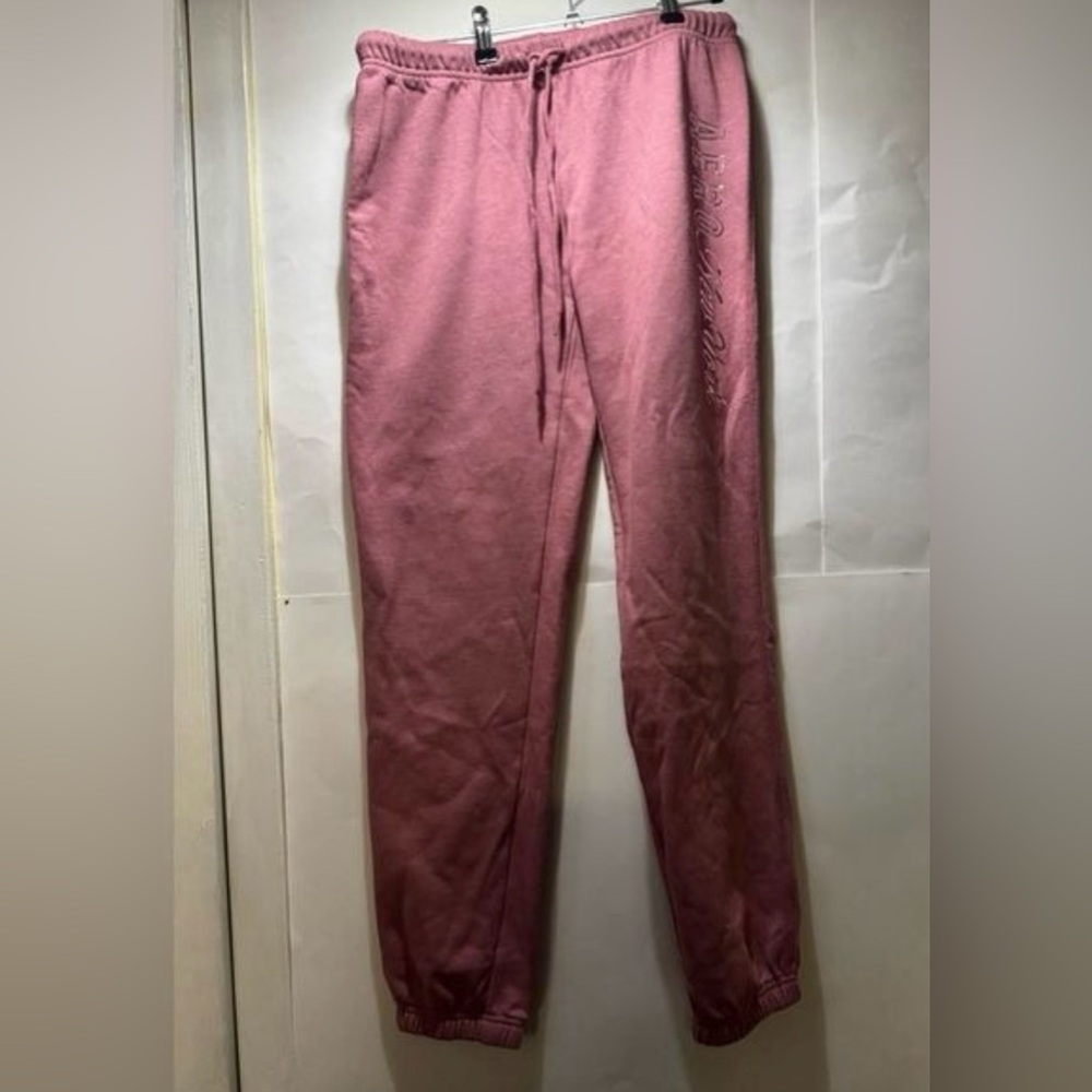 AEROPOSTALE WOMENS SWEAT PANTS SIZE S Pink sweatpants with a relaxed NWT